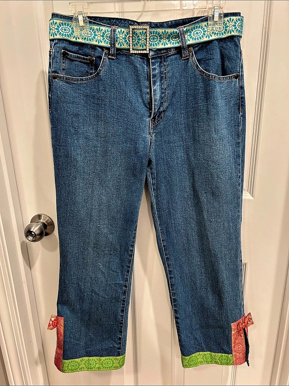 Size 8P The Denim Tailor Multi Color Ribbon Embellished Capri Jeans in Blue - Picture 1 of 4